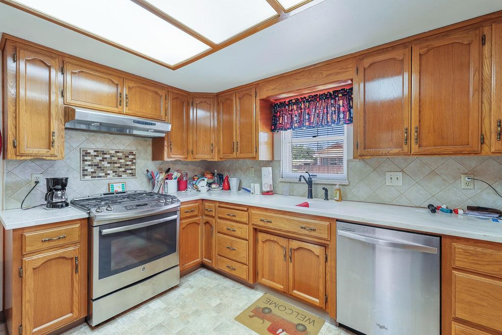 Image 10 of property listing at 2637 A Street, Selma, CA 93662
