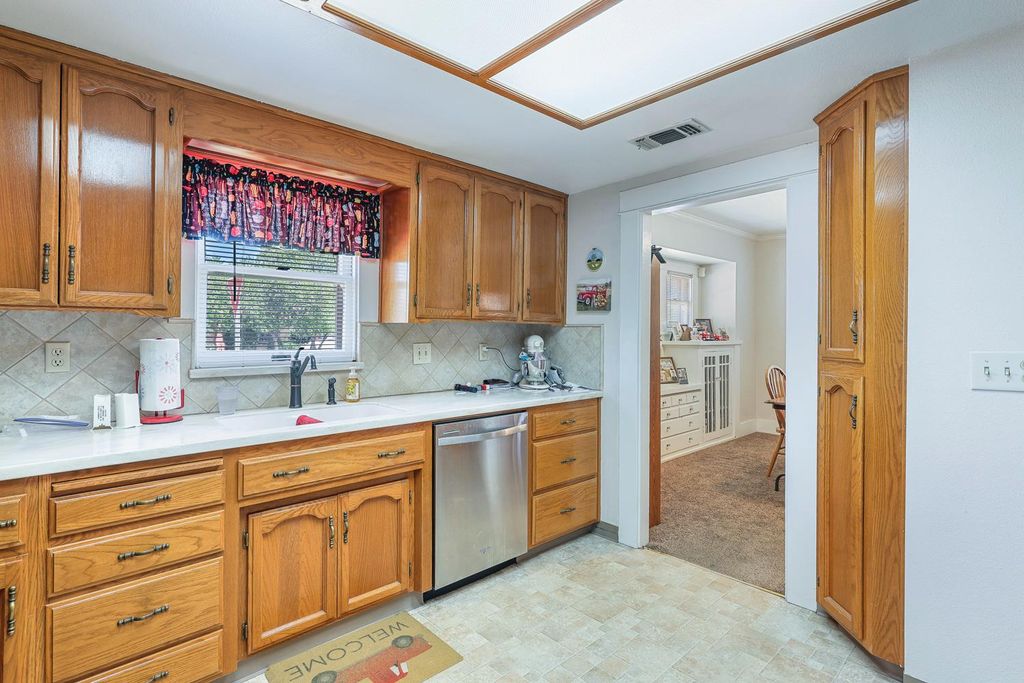 Image 11 of property listing at 2637 A Street, Selma, CA 93662