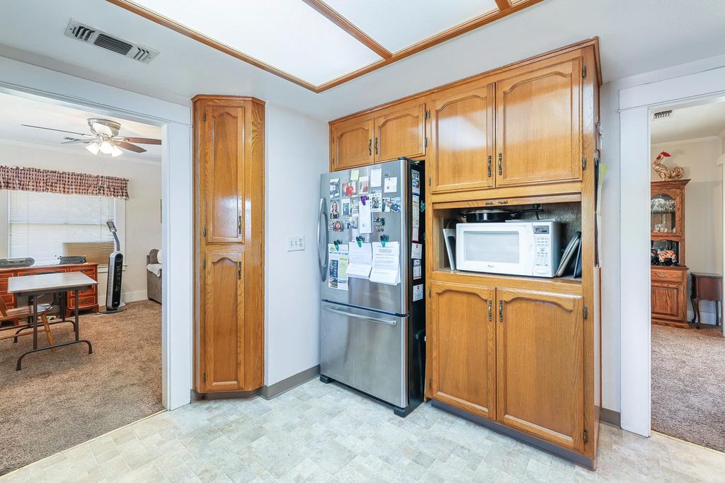 Image 12 of property listing at 2637 A Street, Selma, CA 93662