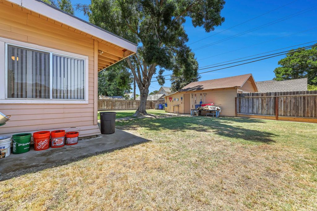 Image 27 of property listing at 2637 A Street, Selma, CA 93662