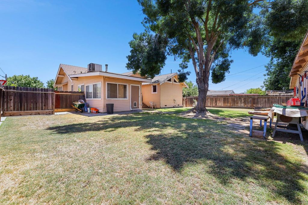 Image 28 of property listing at 2637 A Street, Selma, CA 93662