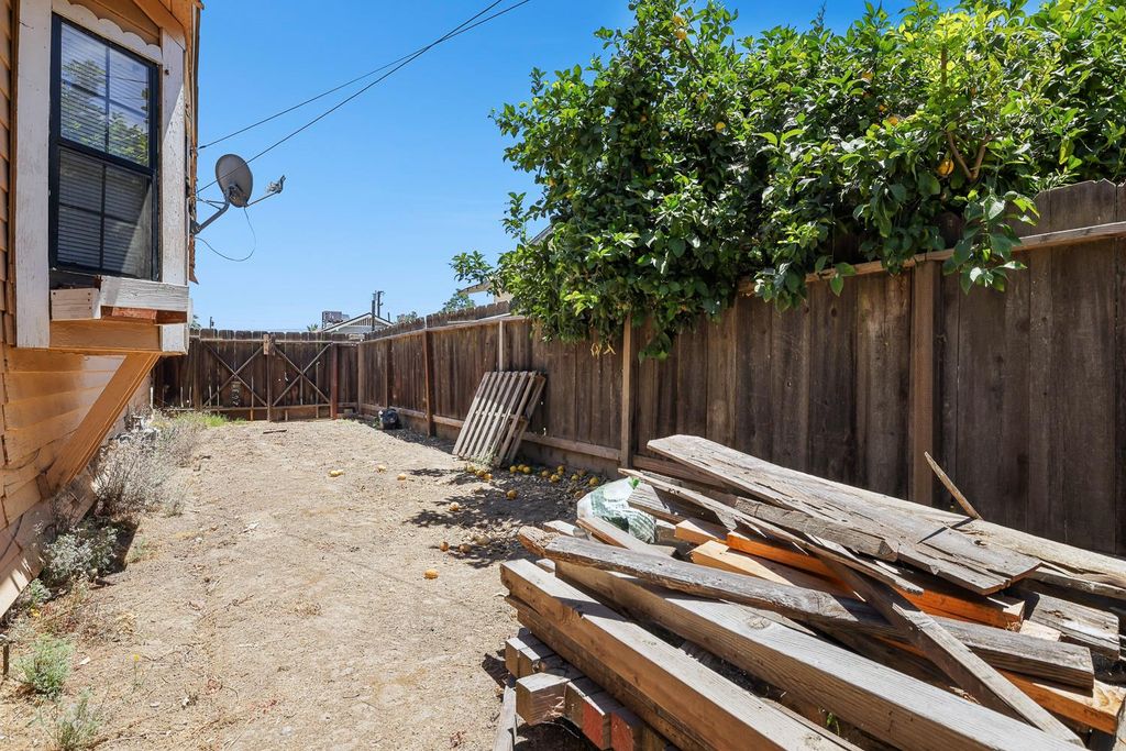 Image 29 of property listing at 2637 A Street, Selma, CA 93662