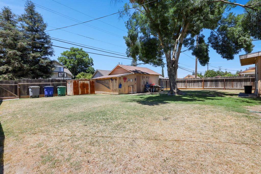 Image 30 of property listing at 2637 A Street, Selma, CA 93662