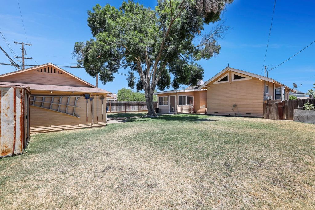 Image 31 of property listing at 2637 A Street, Selma, CA 93662