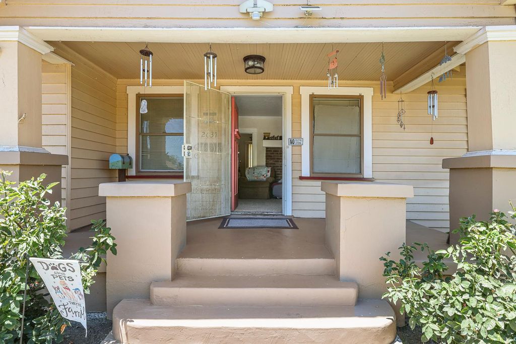 Image 4 of property listing at 2637 A Street, Selma, CA 93662