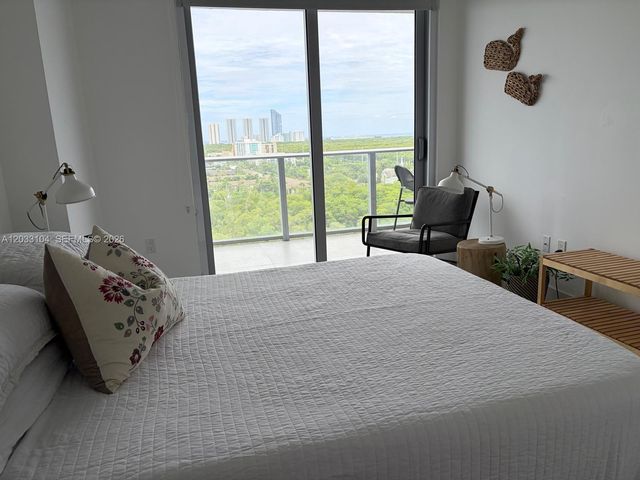 16385 Biscayne Boulevard 1417, North Miami Beach, FL 33160