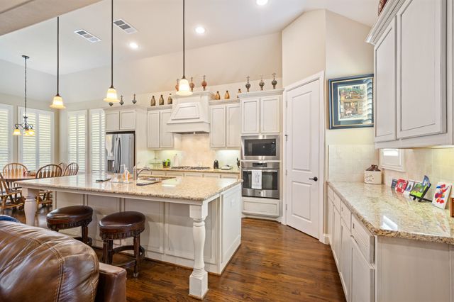 1125 Blue Lake Boulevard, Arlington, TX 76005