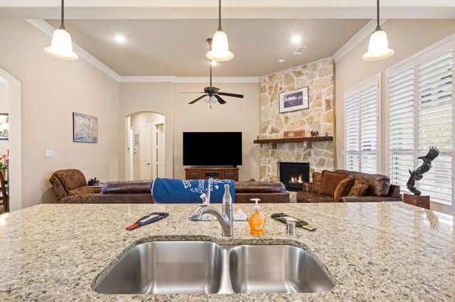 1125 Blue Lake Boulevard, Arlington, TX 76005