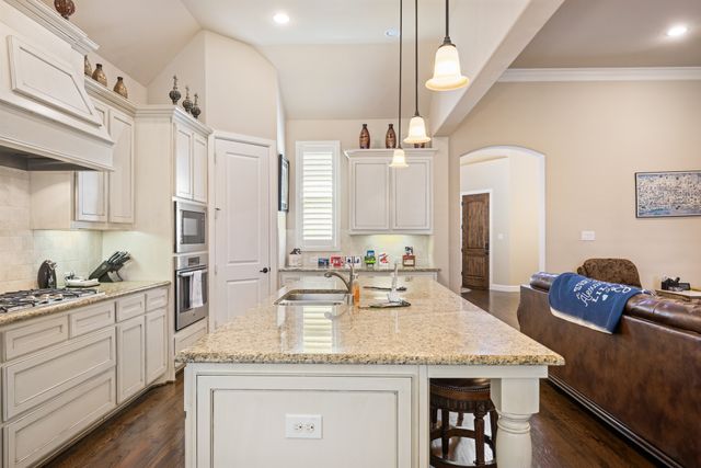 1125 Blue Lake Boulevard, Arlington, TX 76005