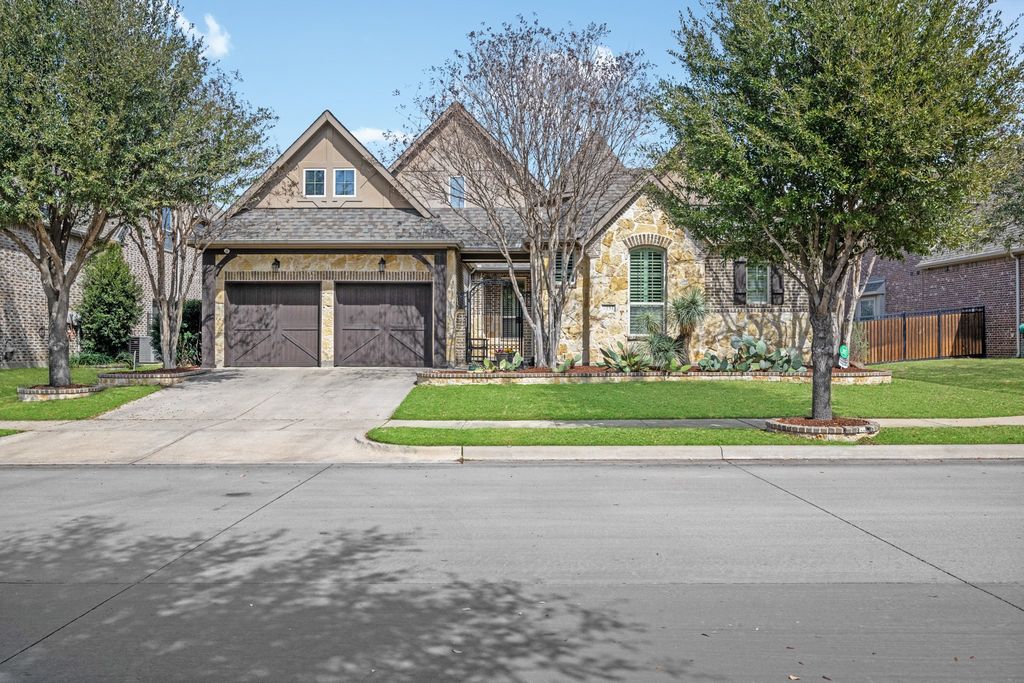 1125 Blue Lake Boulevard, Arlington, TX 76005
