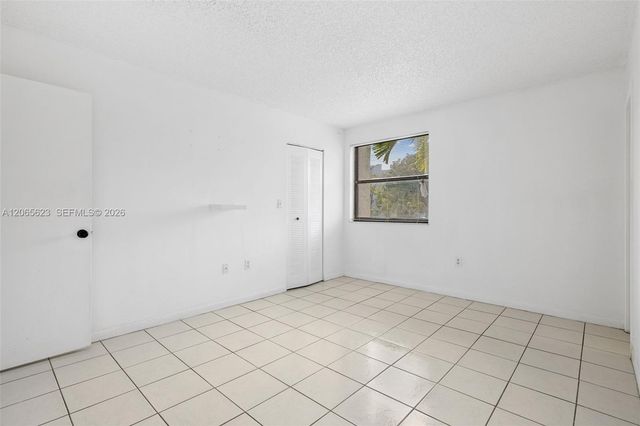 10050 NW 9th St Circle 203, Miami, FL 33172