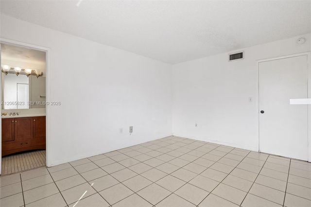 10050 NW 9th St Circle 203, Miami, FL 33172