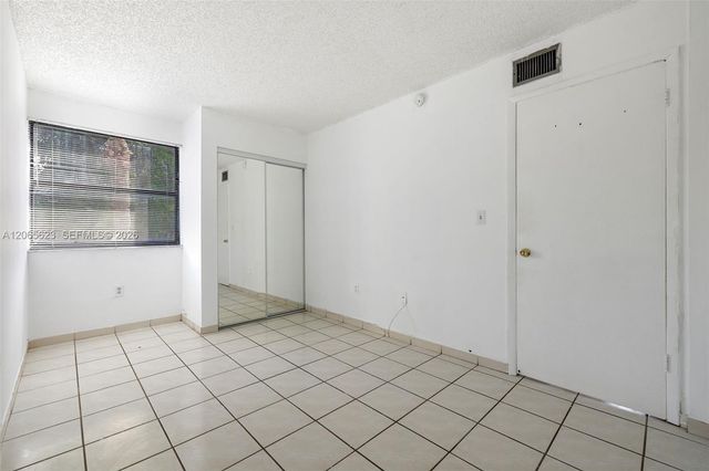 10050 NW 9th St Circle 203, Miami, FL 33172
