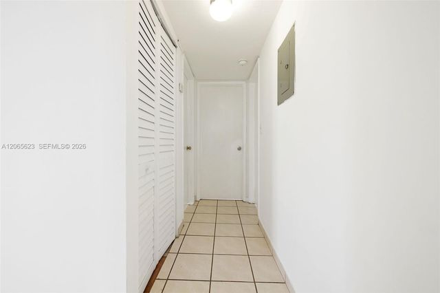 10050 NW 9th St Circle 203, Miami, FL 33172