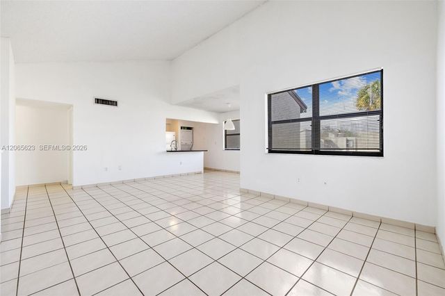 10050 NW 9th St Circle 203, Miami, FL 33172