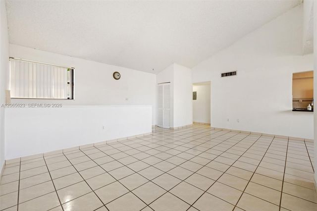 10050 NW 9th St Circle 203, Miami, FL 33172