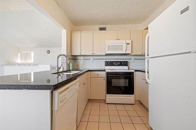 10050 NW 9th St Circle 203, Miami, FL 33172