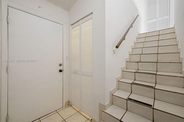 10050 NW 9th St Circle 203, Miami, FL 33172