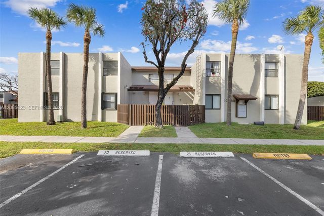 10050 NW 9th St Circle 203, Miami, FL 33172