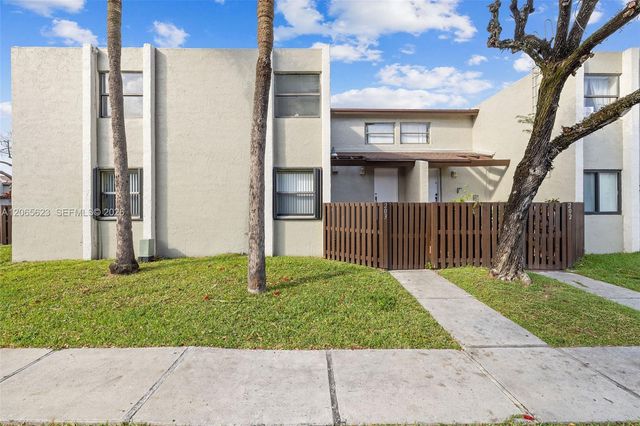 10050 NW 9th St Circle 203, Miami, FL 33172