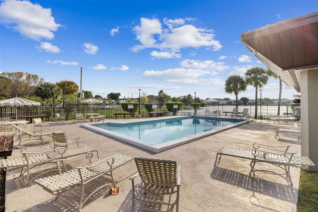 10050 NW 9th St Circle 203, Miami, FL 33172