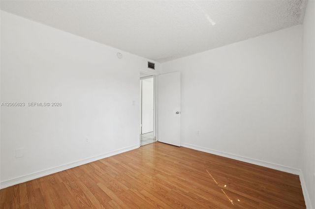 10050 NW 9th St Circle 203, Miami, FL 33172