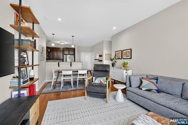 443 2nd Street 406, Jersey City, NJ 07302