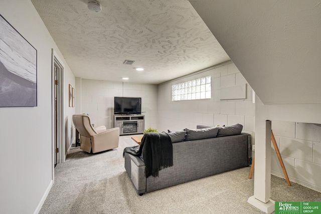 7305 S 50th Street, Bellevue, NE 68157