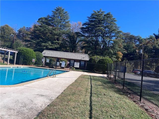 3814 Country Club Road E, Winston-salem, NC 27104