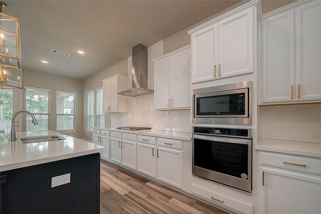 115 N Winter Sunrise Circle, Tomball, TX 77375