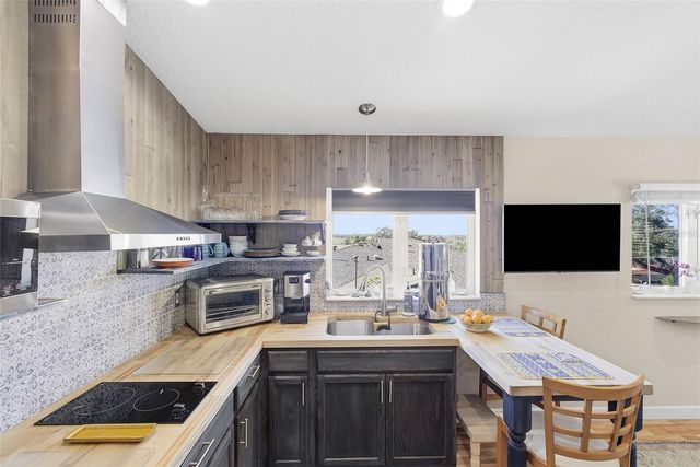 2404 WAYCROSS AVENUE, Eustis, FL 32726