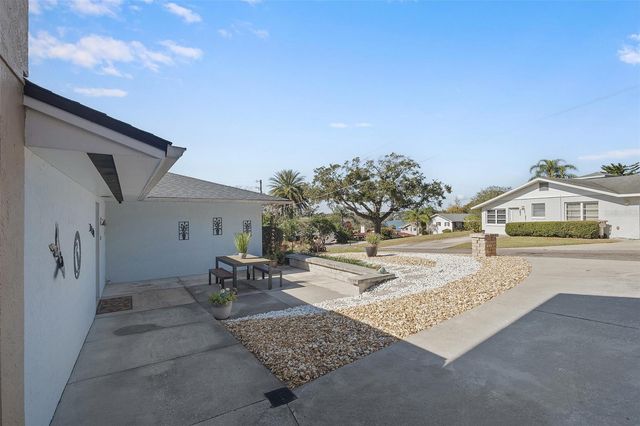 2404 WAYCROSS AVENUE, Eustis, FL 32726