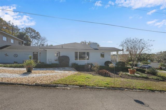 2404 WAYCROSS AVENUE, Eustis, FL 32726