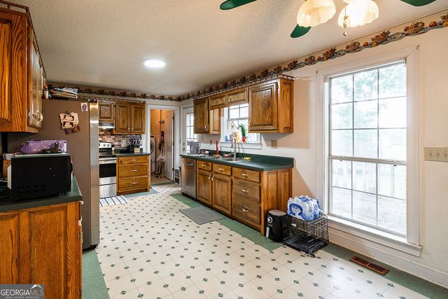 2356 Stone Drive, Comer, GA 30629