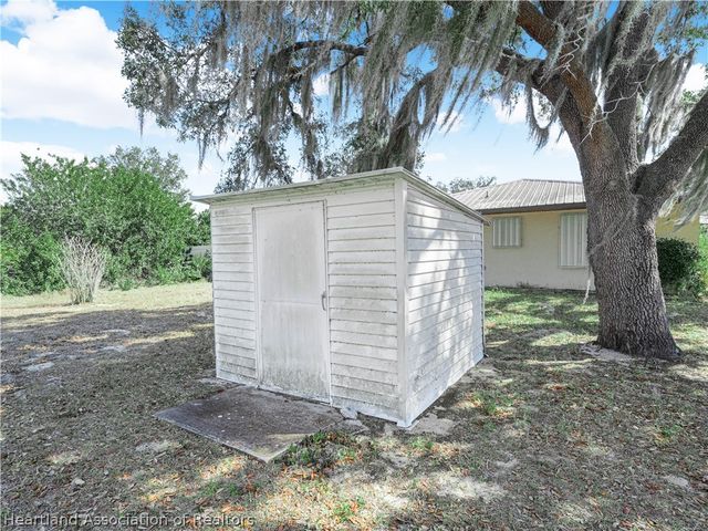 2404 N Cochrane Road, Avon Park, FL 33825