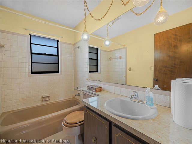 2404 N Cochrane Road, Avon Park, FL 33825