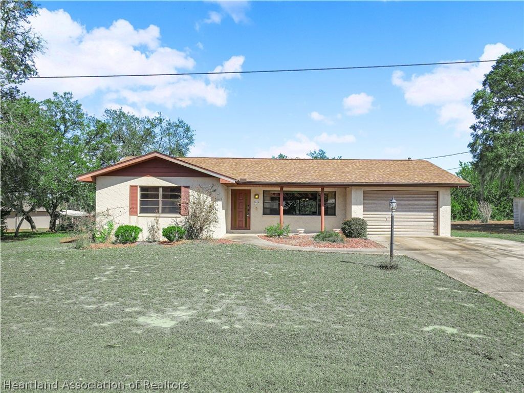 2404 N Cochrane Road, Avon Park, FL 33825