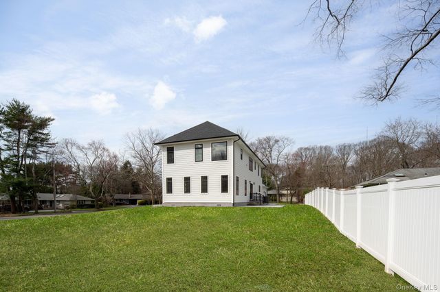 11 Edcris, Huntington, NY 11743