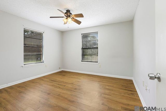 1127 Brookhollow Dr, Baton Rouge, LA 70810