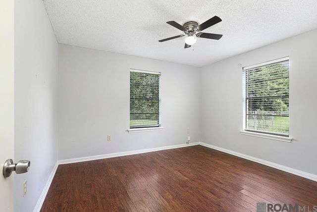 1127 Brookhollow Dr, Baton Rouge, LA 70810