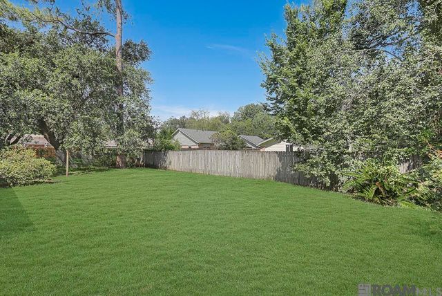 1127 Brookhollow Dr, Baton Rouge, LA 70810