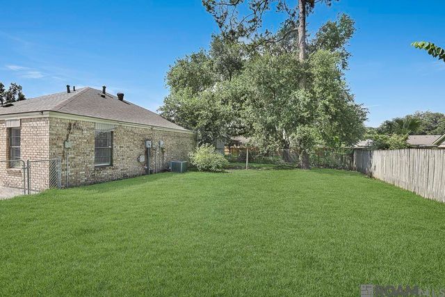 1127 Brookhollow Dr, Baton Rouge, LA 70810