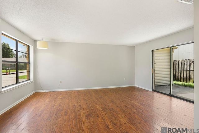 1127 Brookhollow Dr, Baton Rouge, LA 70810