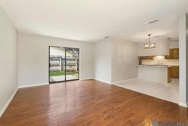 1127 Brookhollow Dr, Baton Rouge, LA 70810