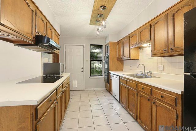 1127 Brookhollow Dr, Baton Rouge, LA 70810