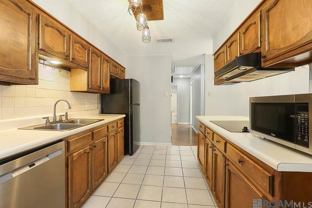 1127 Brookhollow Dr, Baton Rouge, LA 70810