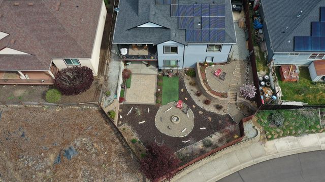 1050 Azure Way, Eagle Point, OR 97524