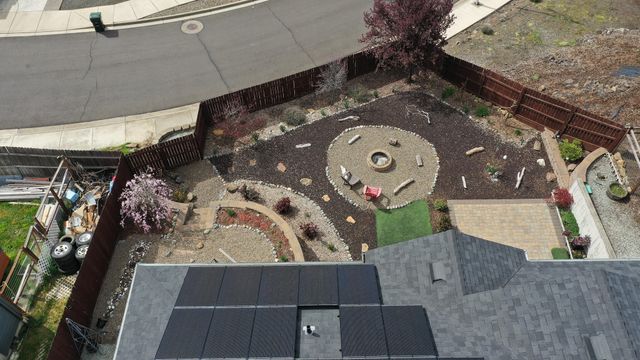 1050 Azure Way, Eagle Point, OR 97524