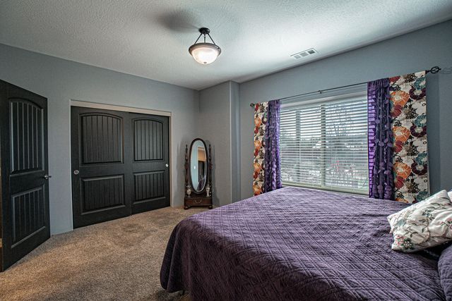 1050 Azure Way, Eagle Point, OR 97524