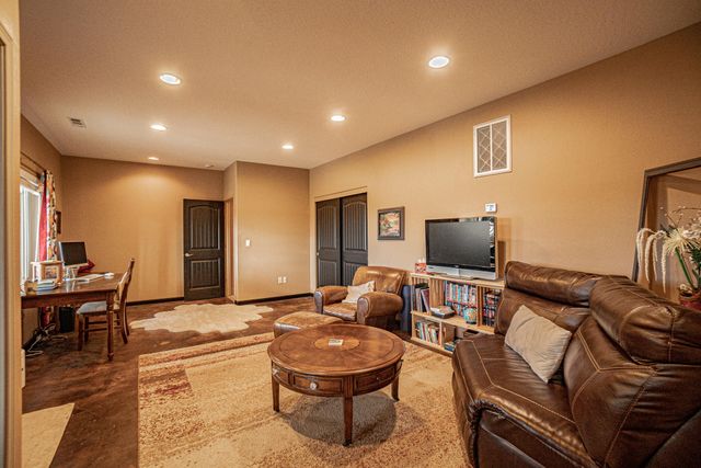 1050 Azure Way, Eagle Point, OR 97524